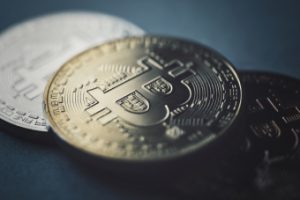 海外FX会社をビットコインで送金可能かどうかで選ぶ